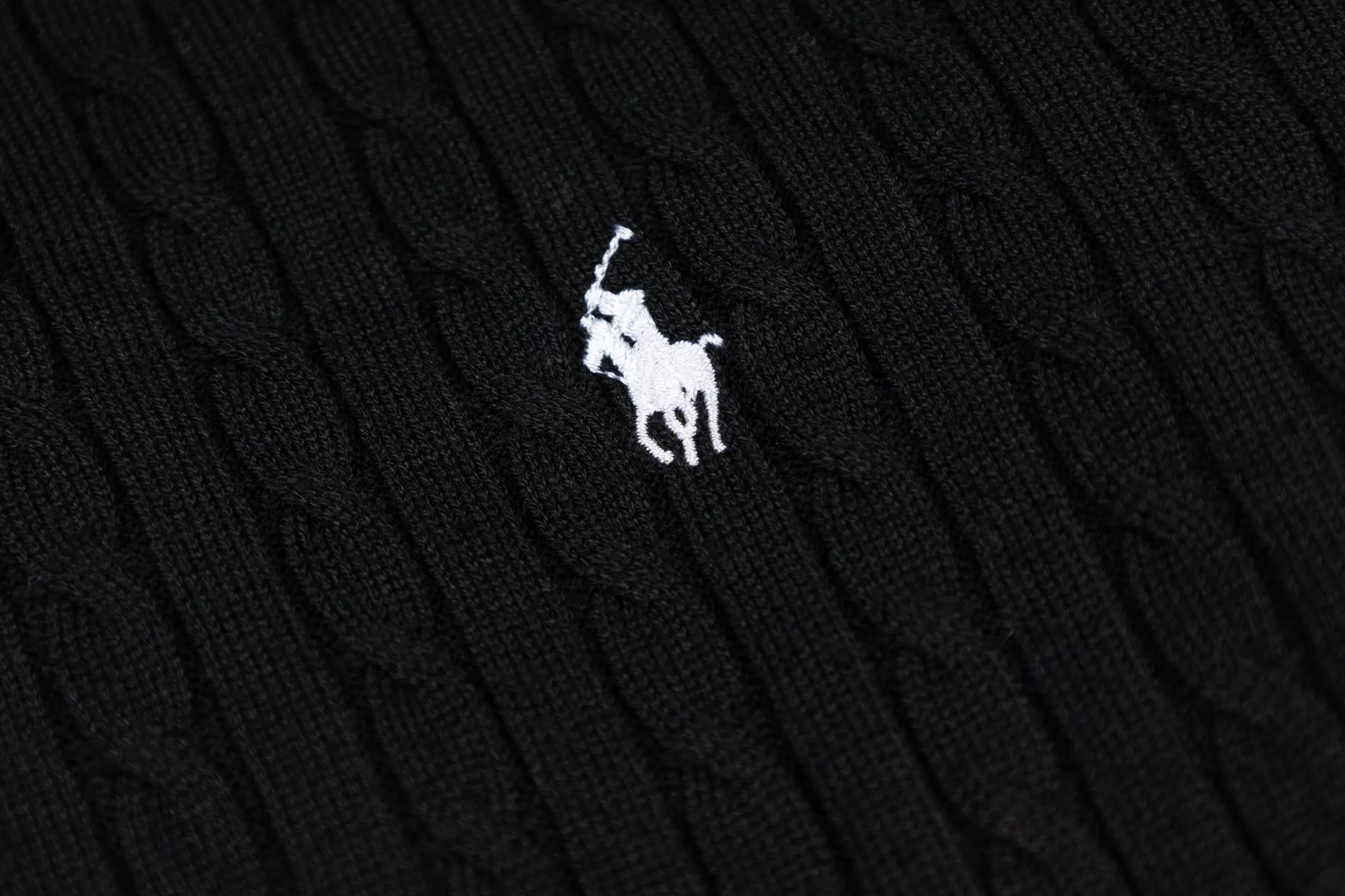 P190 POLO Classic LOGO embroidery Pure business casual pullover round neck wool knitted sweater short sleeves, inspired by the retro of the 1980s Original fabric Official same style Customized same vat dyed fabric Very comfortable to the touch The latest brick cabinet synchronization for spring and summer Fashionable and personalized Super versatile and good-looking Very suitable for both men and women A must-have style Hang tag Collar label Washed wheat Complete with three standards Color: Black Size: M-3XL